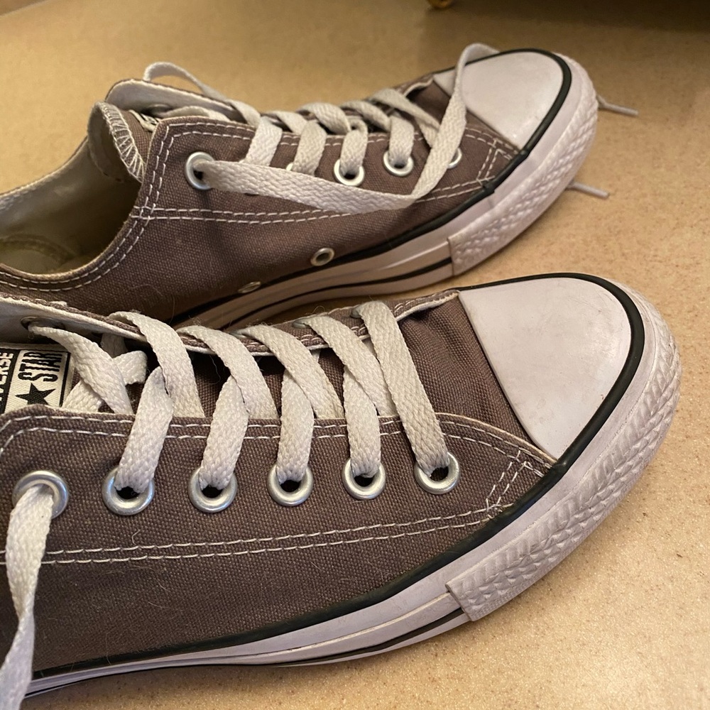 Like new grey converse
